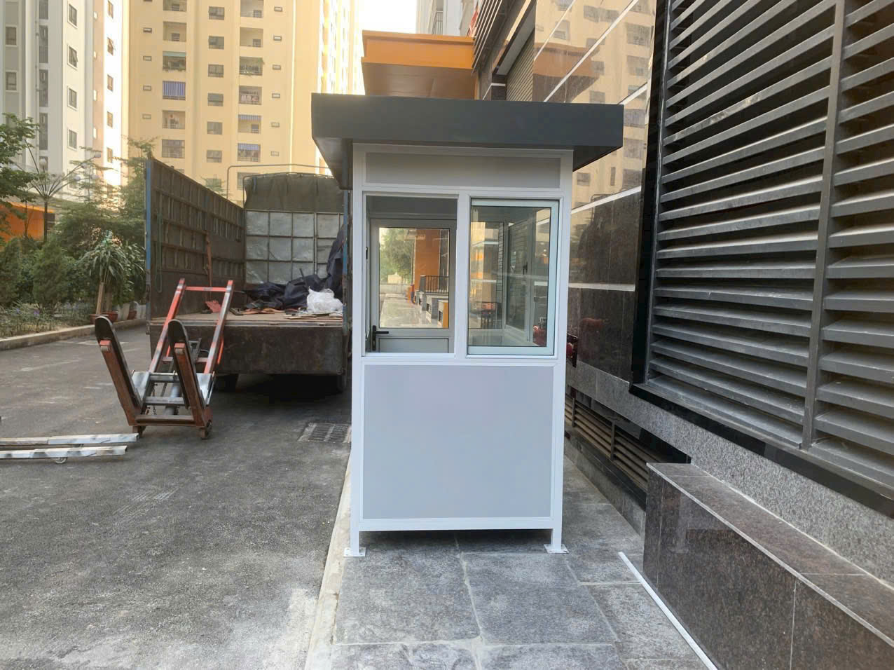 Cabin khung thép vách Panel kích thước 1,2m*1,2m*2,45m142