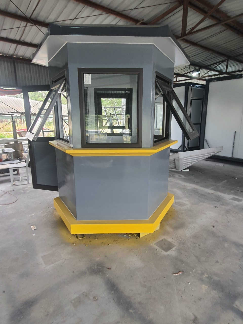 Bốt gác bảo vệ lục lăng composite147