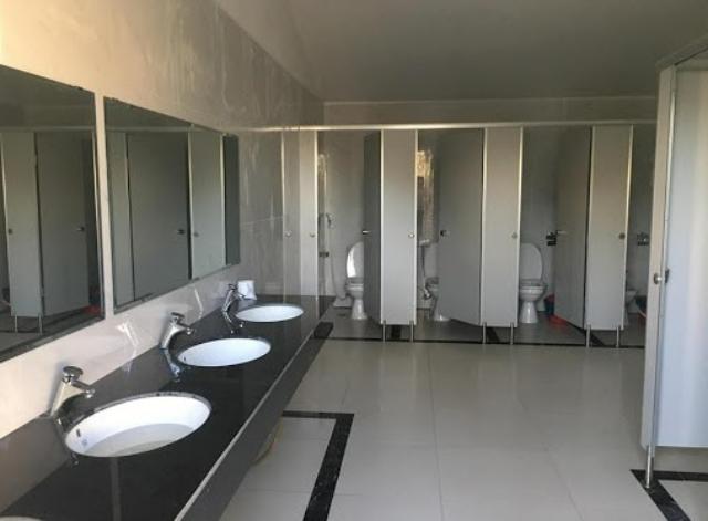 Mẫu nhà wc công cộng đẹp tại trung tâm thương mại BigC